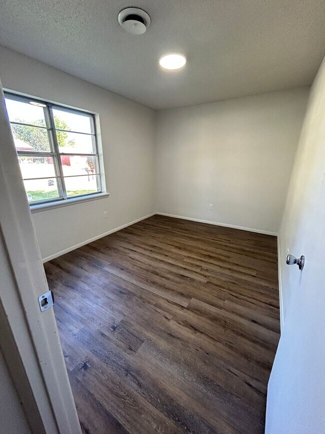Foto del edificio - *MOVE IN SPECIAL $1,800.00*