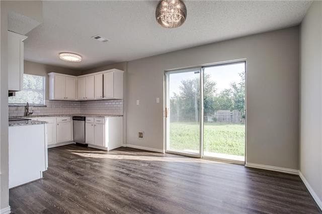 Foto del edificio - 4451 Canada Dr