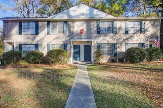 Building Photo - 300 Crestview Dr