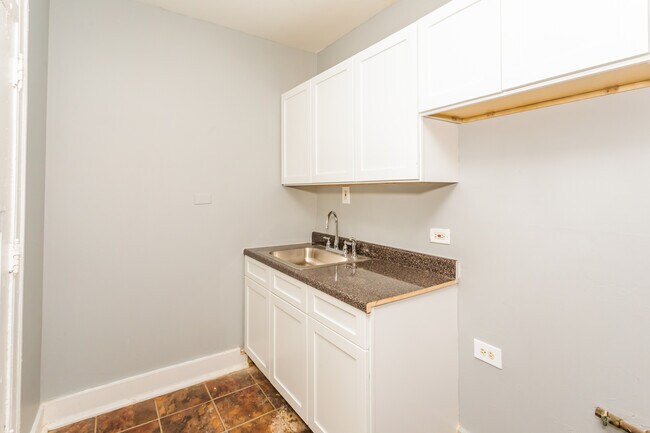Foto del edificio - 6959 S Paxton Ave