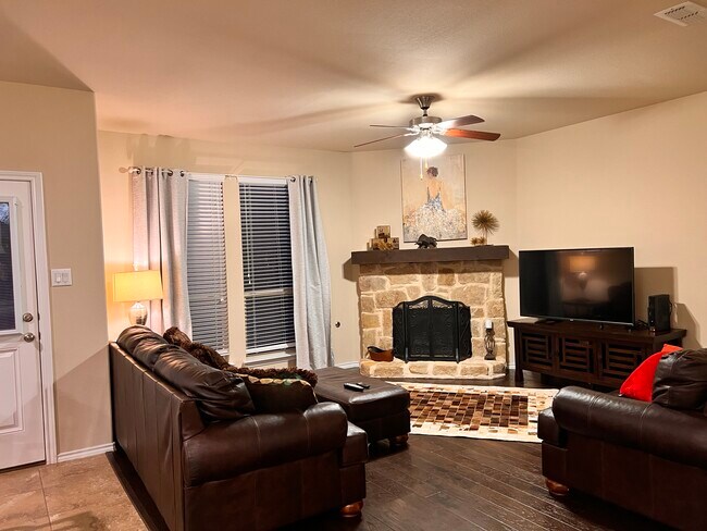 Building Photo - 117 Oakmont Dr
