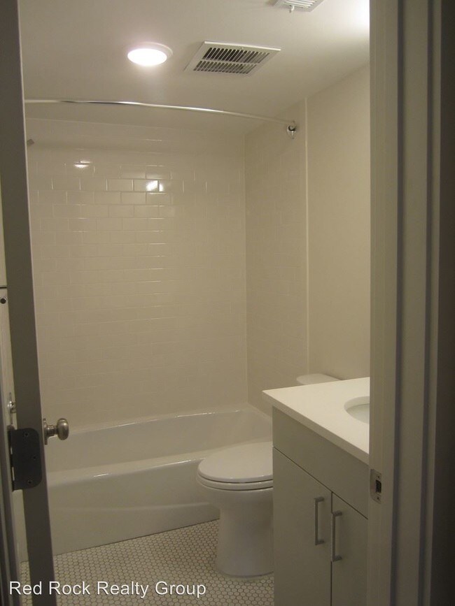 Building Photo - 2521 Caldwell Ave S