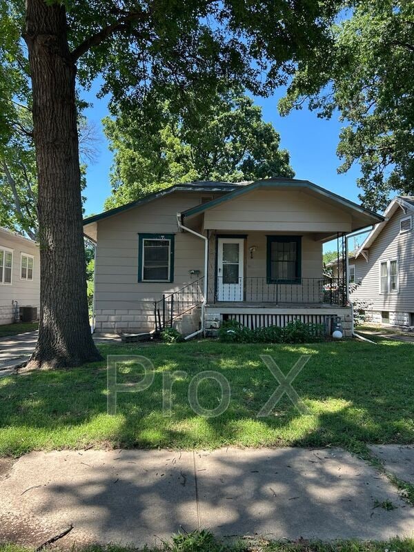 Building Photo - 419 E Jackson St