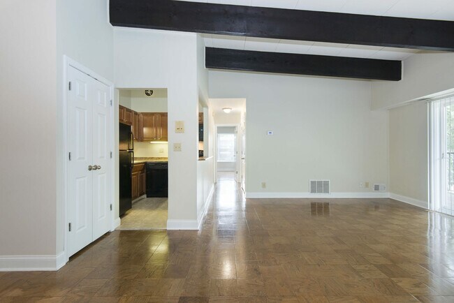 Building Photo - 612 Walpole St