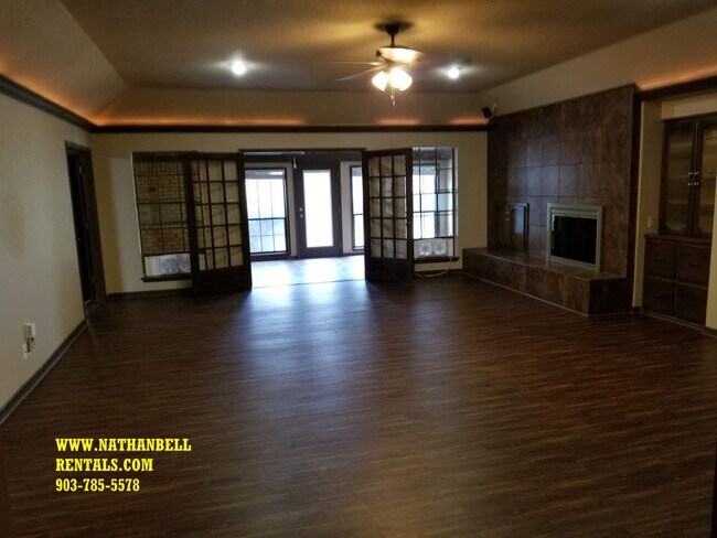 Building Photo - Exceptional 3/2 Home in Great Location