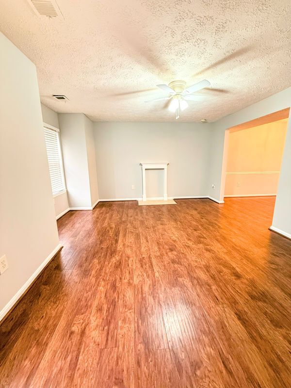 Foto del edificio - 4001 Bittern Ct