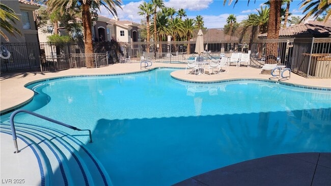 Foto del edificio - 9050 W Warm Springs Rd