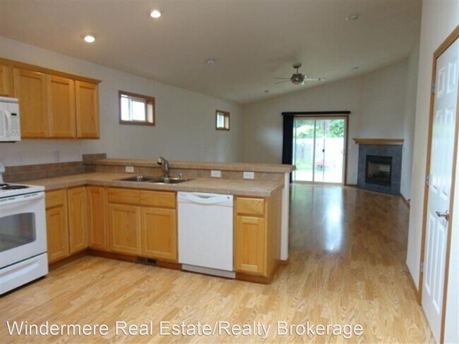 Building Photo - 3 br, 2 bath House - 717 Pecks Dr