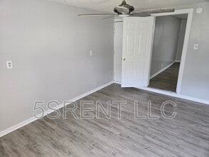 Building Photo - 236 S Mary Ellen St