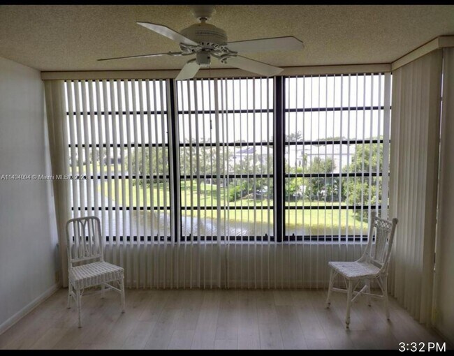 Foto del edificio - 3520 Whitehall Dr