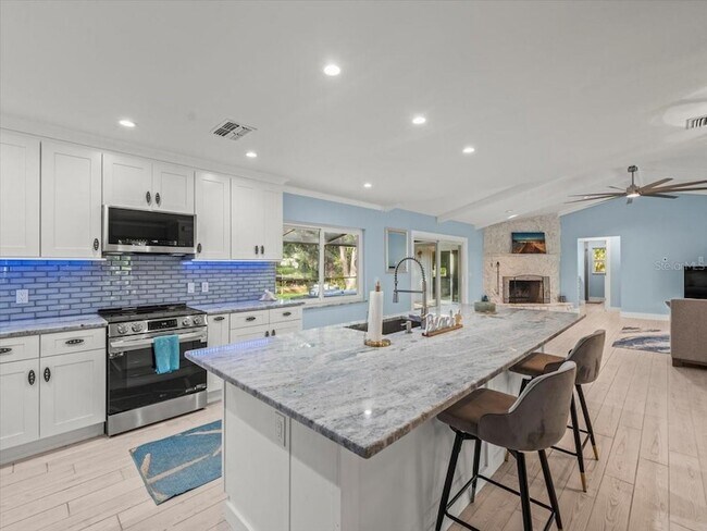 Building Photo - 11815 W Waterway Dr