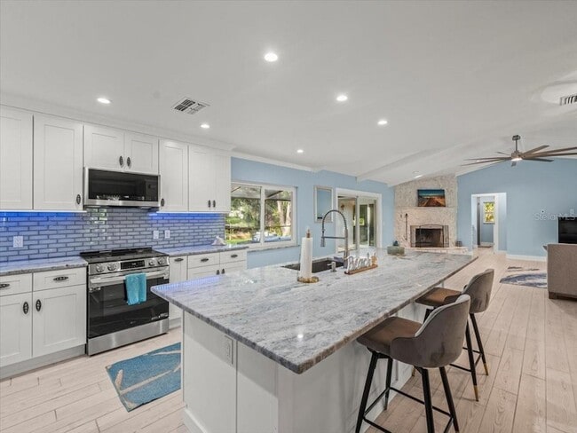 Foto del edificio - 11815 W Waterway Dr