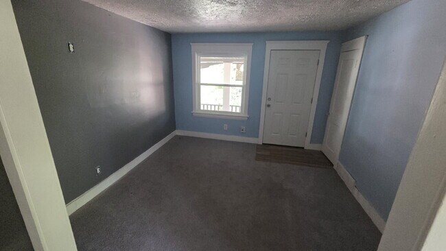 Building Photo - "2-Bedroom with Air Conditioning!"