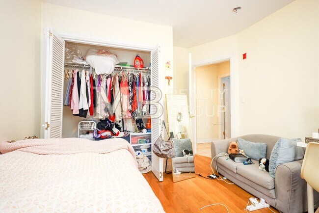 Foto del edificio - 100 Wayland St