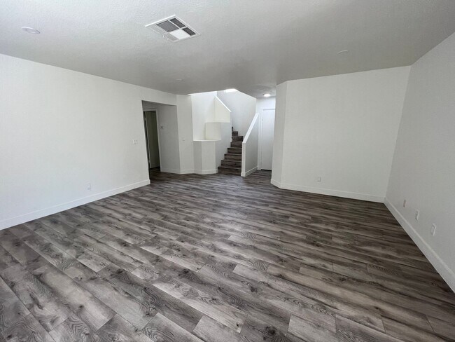 Building Photo - Completely Remodeled!!