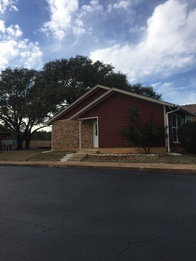 Building Photo - 206 Royal Dr
