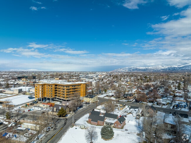 Overview of Murray with the mountains in the background.