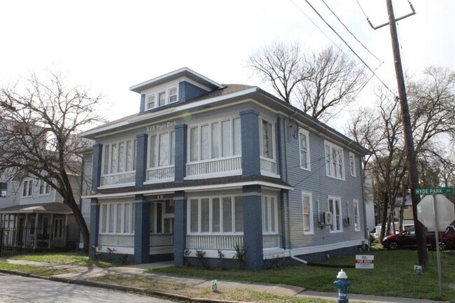 Foto del edificio - 19 Hyde Park Blvd