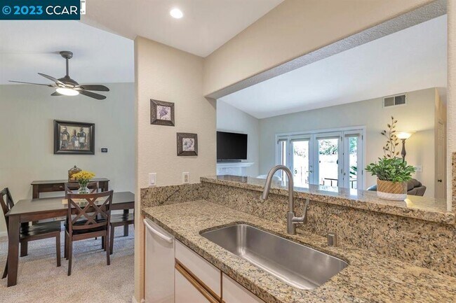 Building Photo - 302 Norris Canyon Terrace
