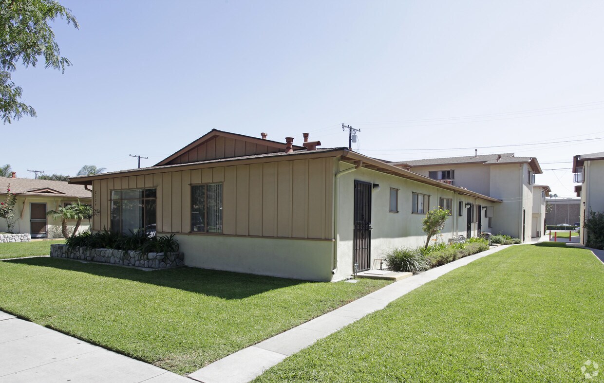 Building Photo - 2124 W Juno Ave