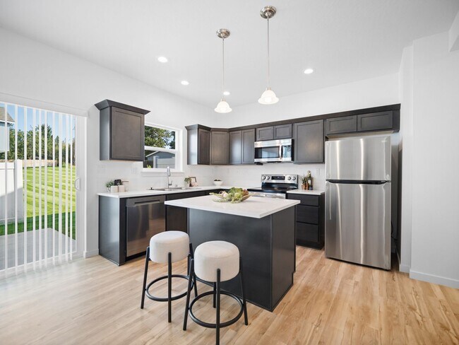 Foto del edificio - **1/2 Off December rent** New 3 bed/2.5 bath Townhouse in Deer Park!