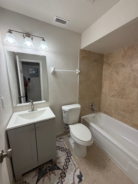 Foto del edificio - 12033 Alafaya Woods Ct