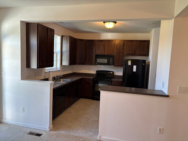 Foto del edificio - 300 Milkweed Dr