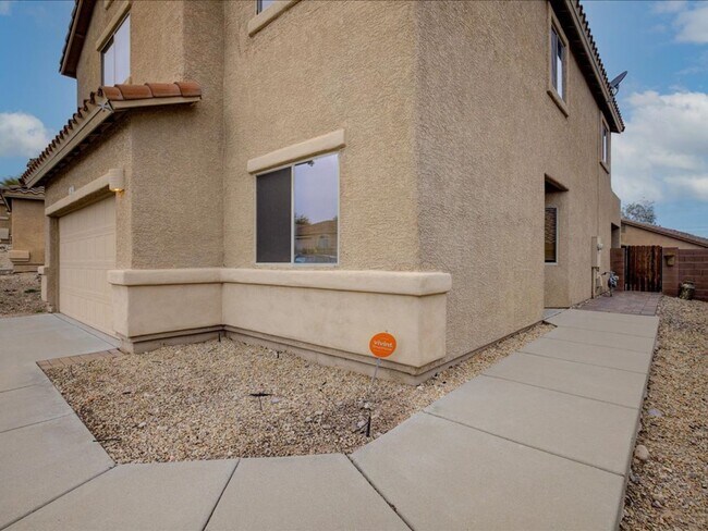 Building Photo - 1/2 OFF FIRST FULL MONTH'S RENT!