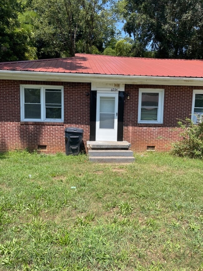 Building Photo - 603 E Orr St