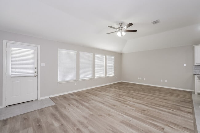 Foto del edificio - 3903 Bridle Path Ln