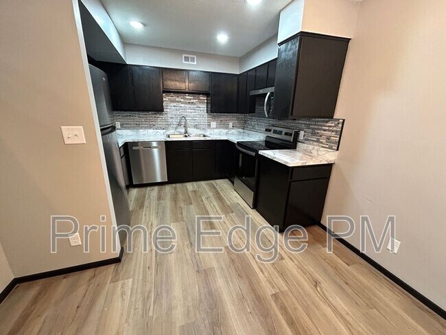 Building Photo - 1841 Ridgehaven Ct