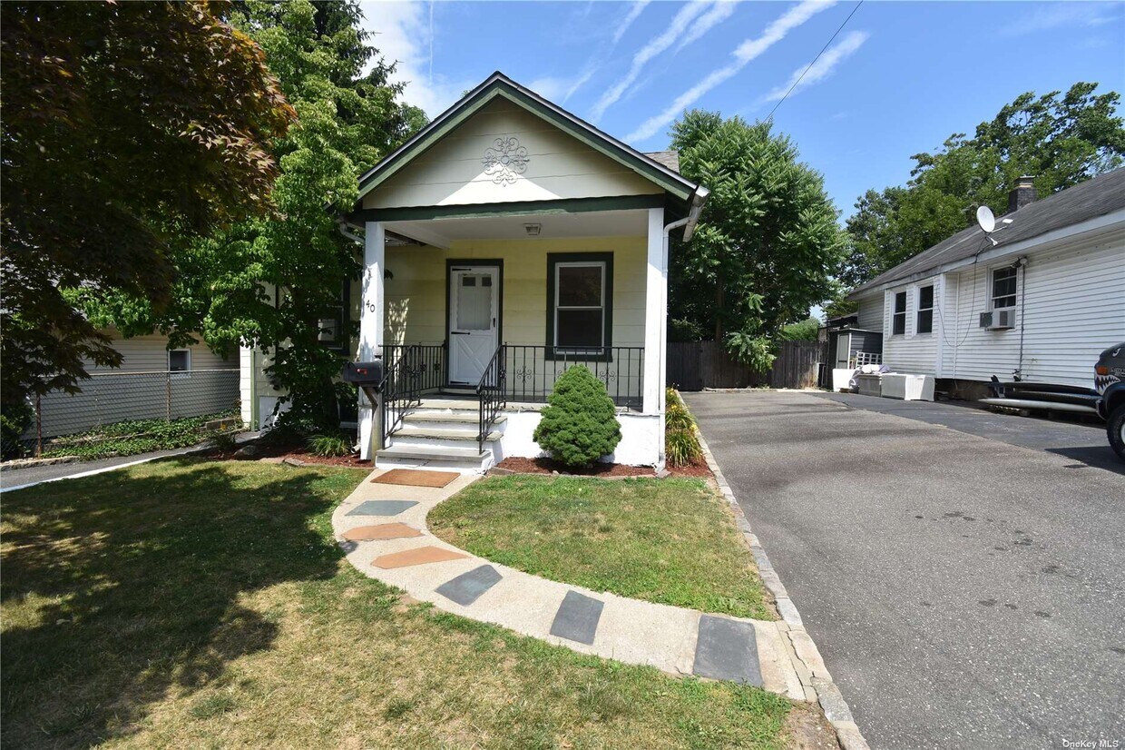 Primary Photo - 40 Hemlock Ave