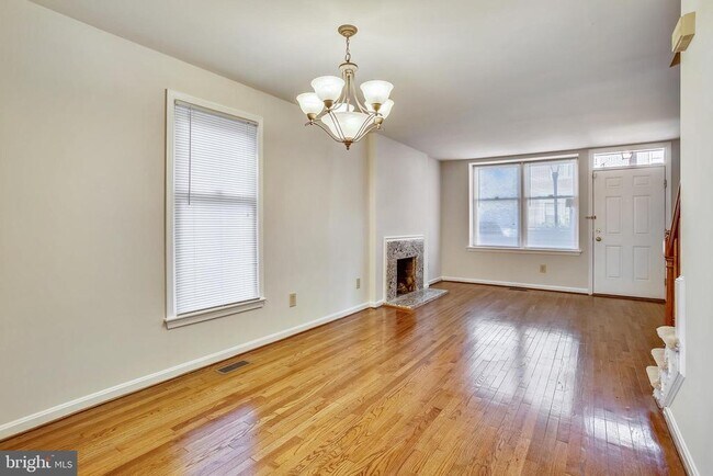 Foto del edificio - 501 Colecroft Ct
