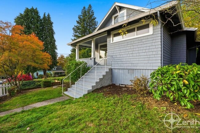 Building Photo - 1321 NW Drake Way