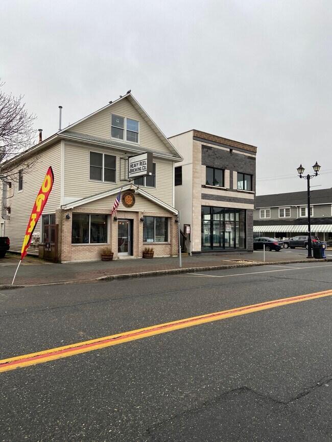 Building Photo - 613 Boulevard