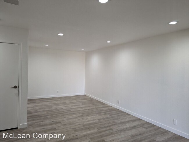 Building Photo - 1 br, 1 bath House - 470 North Villa Court...