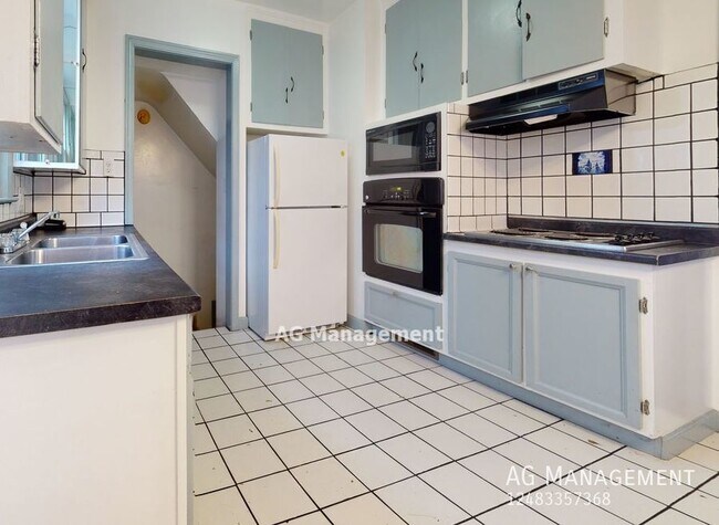Building Photo - 728 S Rembrandt Ave - 3Bed/1.5Bath Royal O...