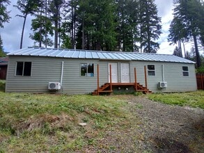 Building Photo - 88869-88879 Alder St