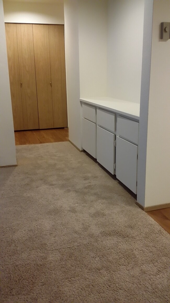 Building Photo - Meridian Place Apartments