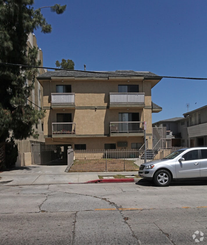 Building Photo - 1762 N Normandie Ave