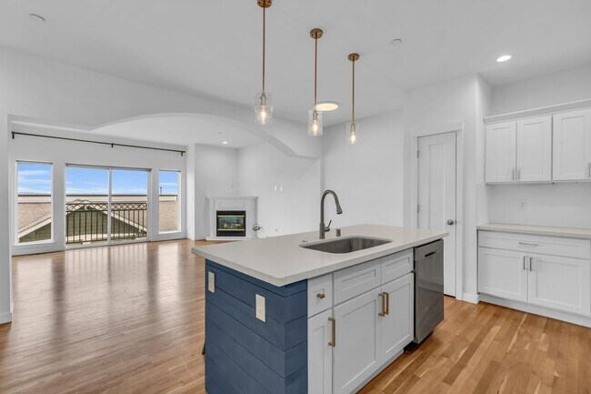 Foto del edificio - Gorgeous 3 bedroom 2.5 bath with views of ...