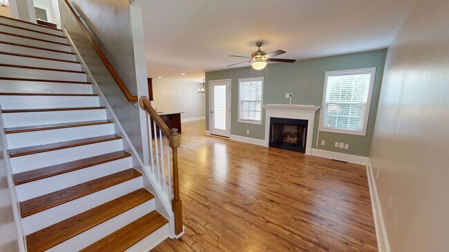 Building Photo - $500 OFF 1st Month's Rent if Leased by 07/...