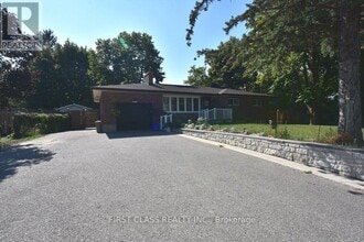 Building Photo - 1506-1506 Simcoe St N