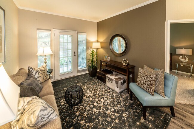 Building Photo - Pet-Friendly Comfort with Luxury Perks!