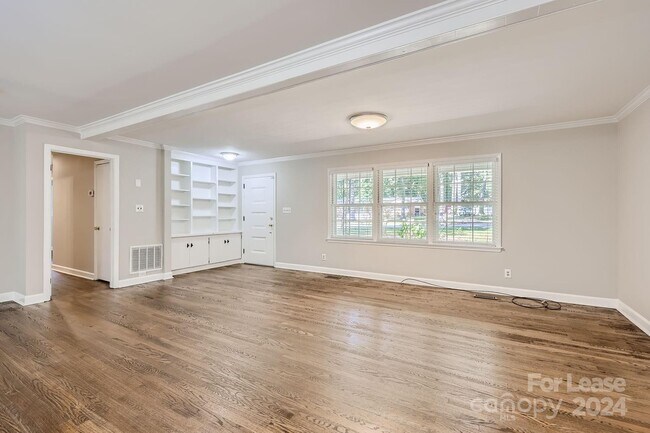 Building Photo - 203 Nottingham Dr