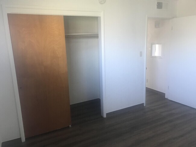 Building Photo - 2135 Mayfair Dr W