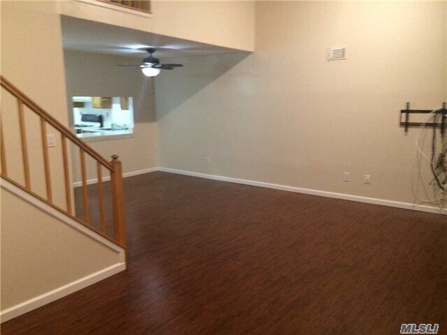 Building Photo - 5 Sprucewood Blvd