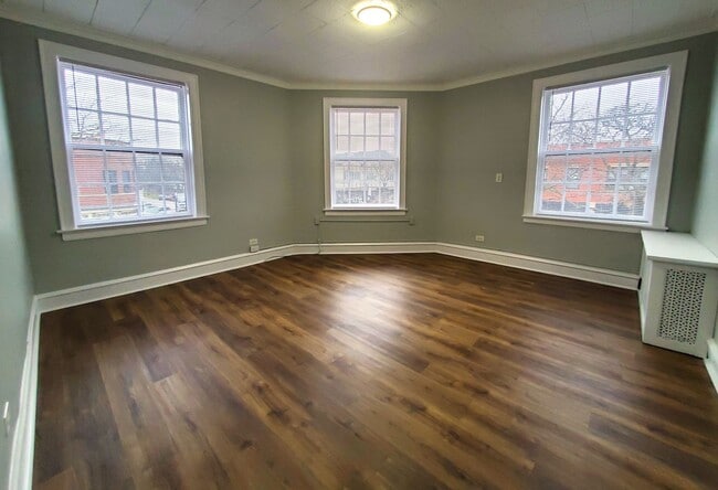 Building Photo - Downtown Glencoe - Huge 2-Bdrm / 1-bath – ...
