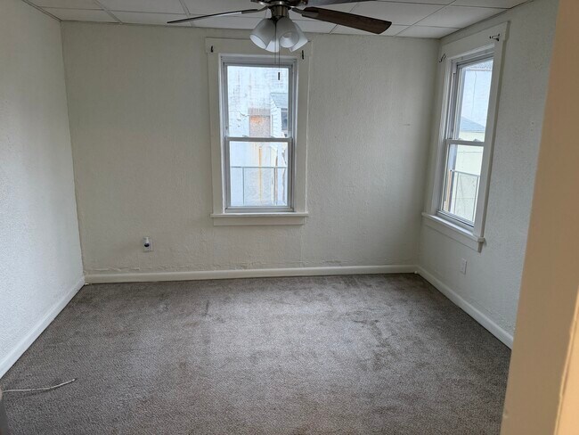 Foto del edificio - 108 S Warner St