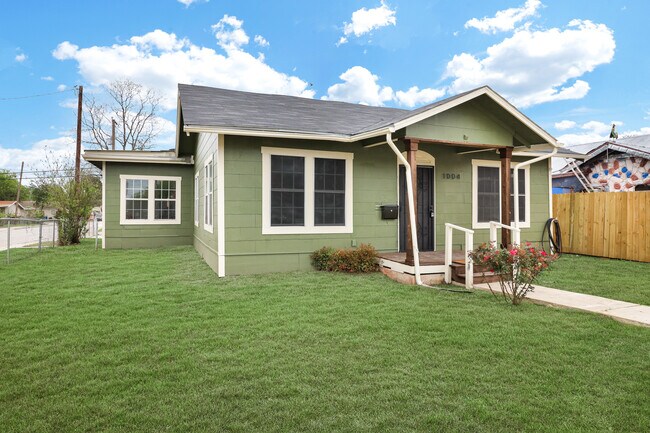 Building Photo - 1004 Edison Dr